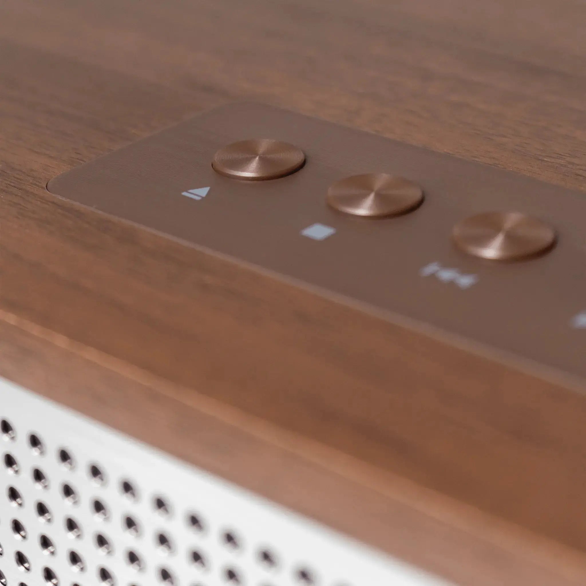 Blaupunkt MILANO Nostalgie Internetradio mit CD in Walnuss-Holzgehäuse und Aluminiumfront, Nahaufnahme Bedientasten