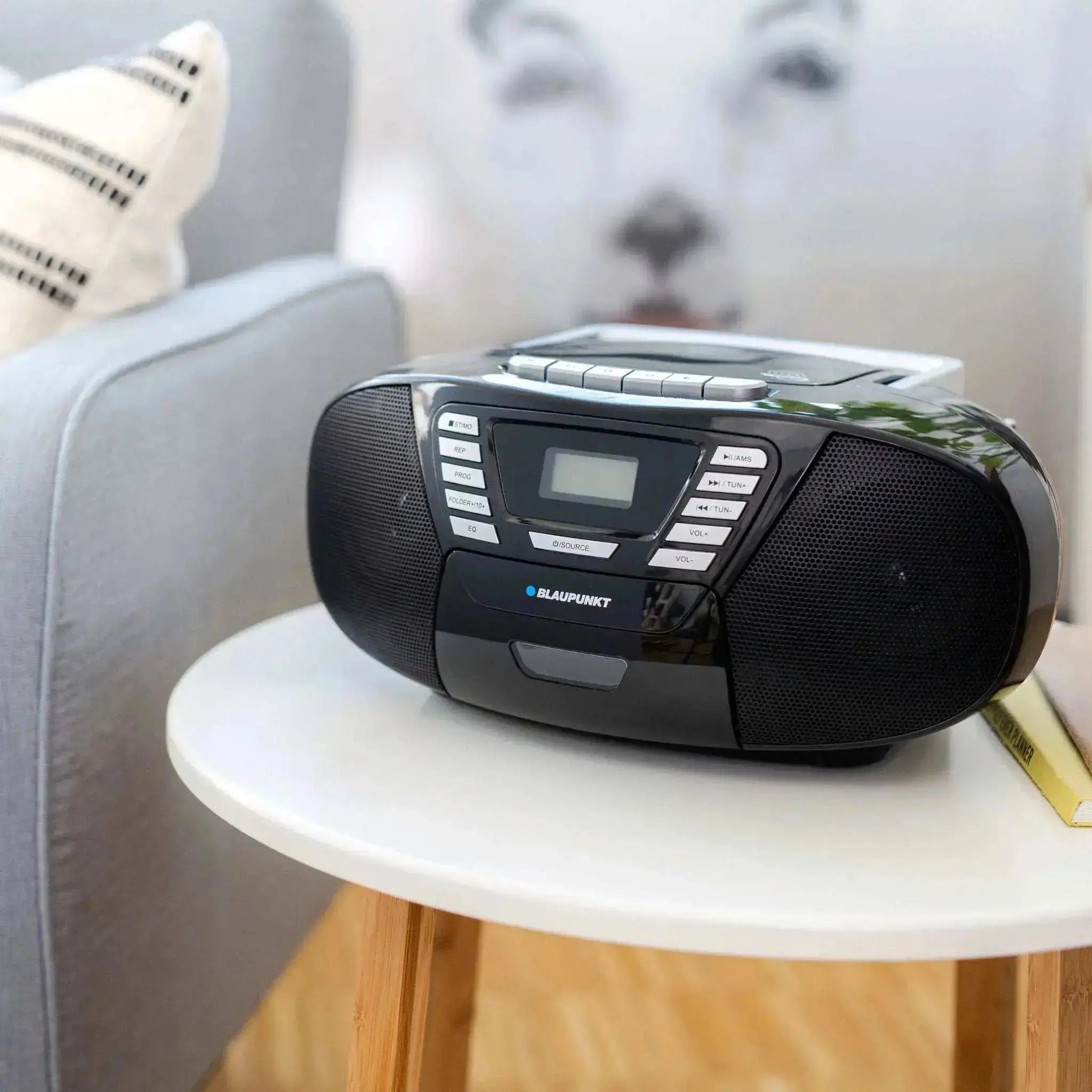 Schwarze Blaupunkt Boombox mit CD-Player, Kassettendeck, Bluetooth und USB für Kinderzimmergebrauch