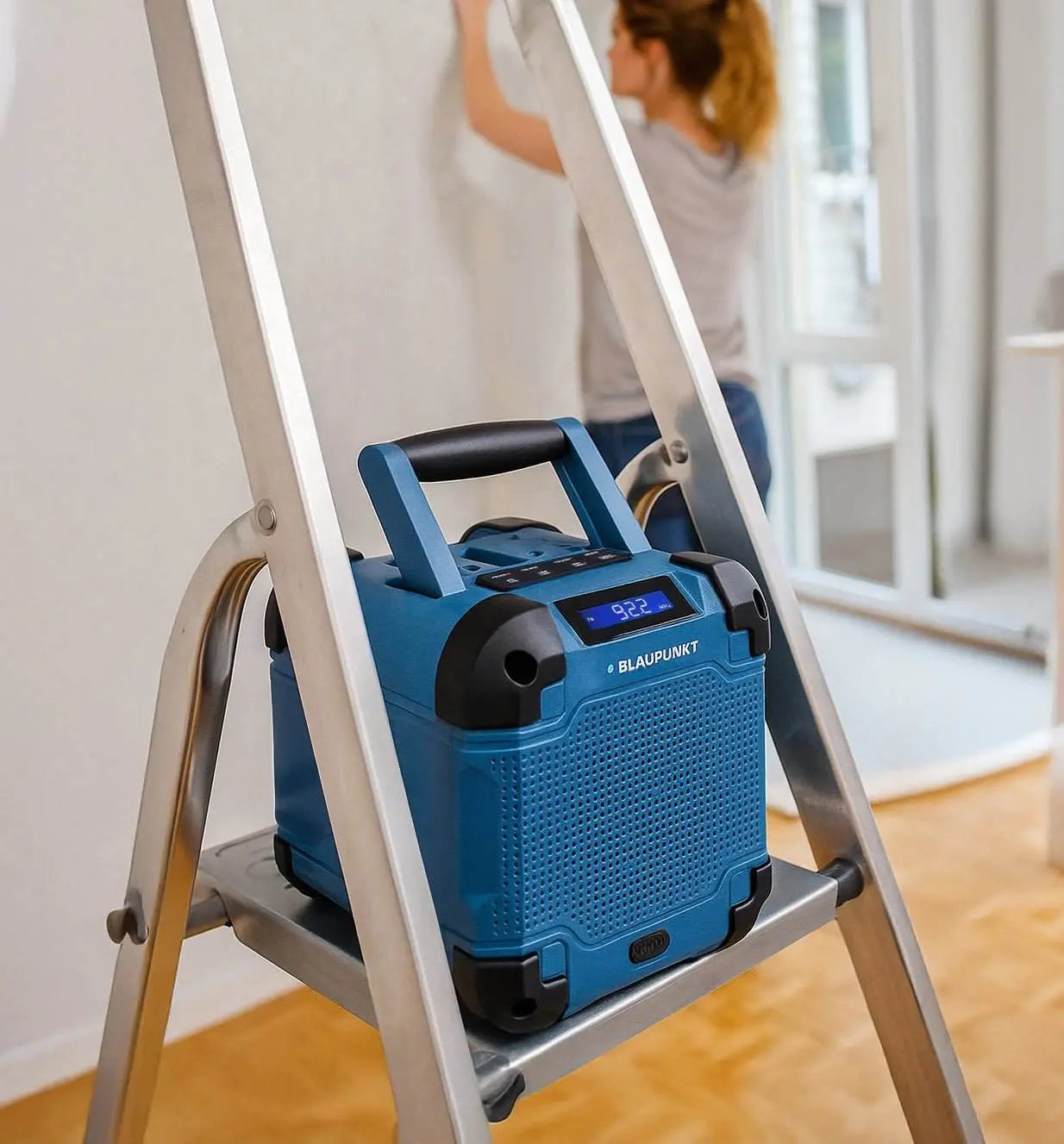 Moodbild- Blaupunkt Baustellenradio BSR 40 robustes, tragbares Baustellenradio mit Bluetooth und AUX-IN 