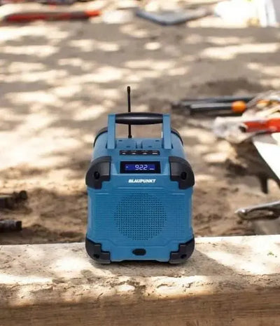 Baustellenradio BSR 40 robustes blaues Baustellenradio mit Bluetooth und UKW auf Baustelle