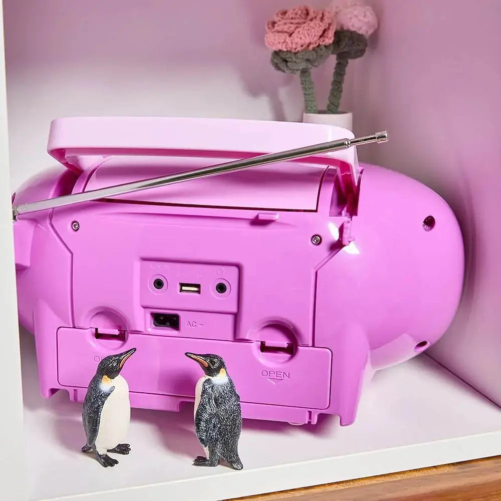 Detailaufnahme Rückseite - violette Boombox mit CD-Player, Radio, Kassettendeck und Bluetooth für Kinder