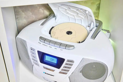 Weißer Blaupunkt Boombox mit CD-Player, Bluetooth, Kassettendeck und digitalem Display für Kinder