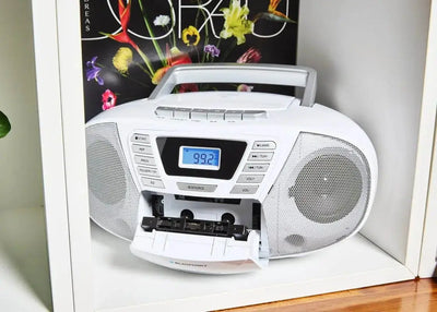 Weiße Kinderboombox mit CD-Player, Kassettendeck, Radio und Bluetooth von Blaupunkt