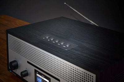 Blaupunkt MILANO schwarzes Internetradio mit CD, Retro-Holzgehäuse und Aluminiumfront, Bluetooth und DAB+ Empfang