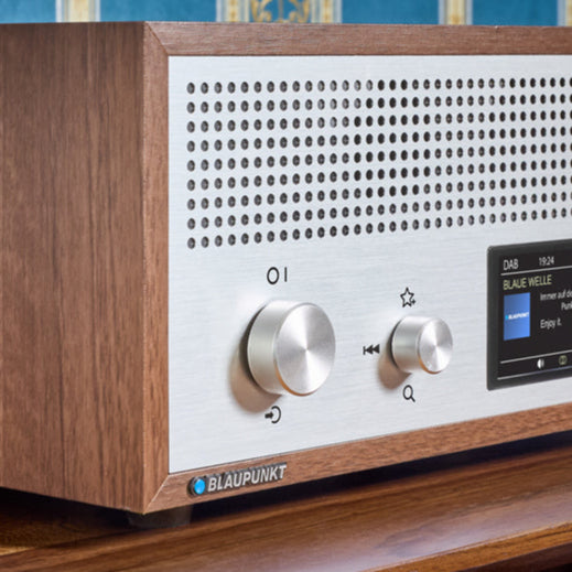 Detailaufnahme front Ecke Links - Nostalgieradio mit DAB+ und Bluetooth | VERONA Walnuss