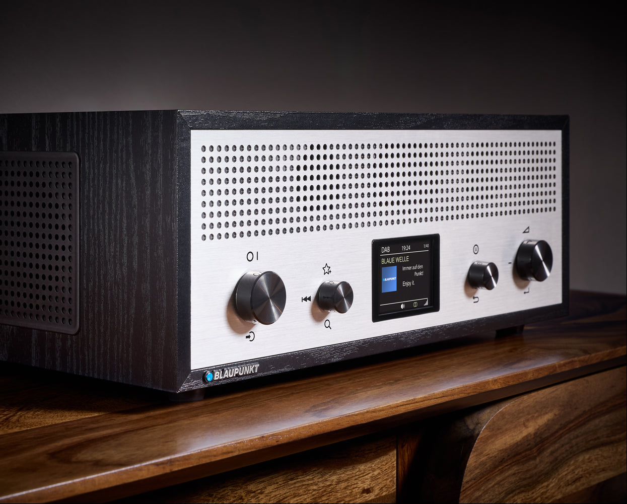 Detailaufnahme - Nostalgieradio mit DAB+ und Bluetooth | VERONA schwarz