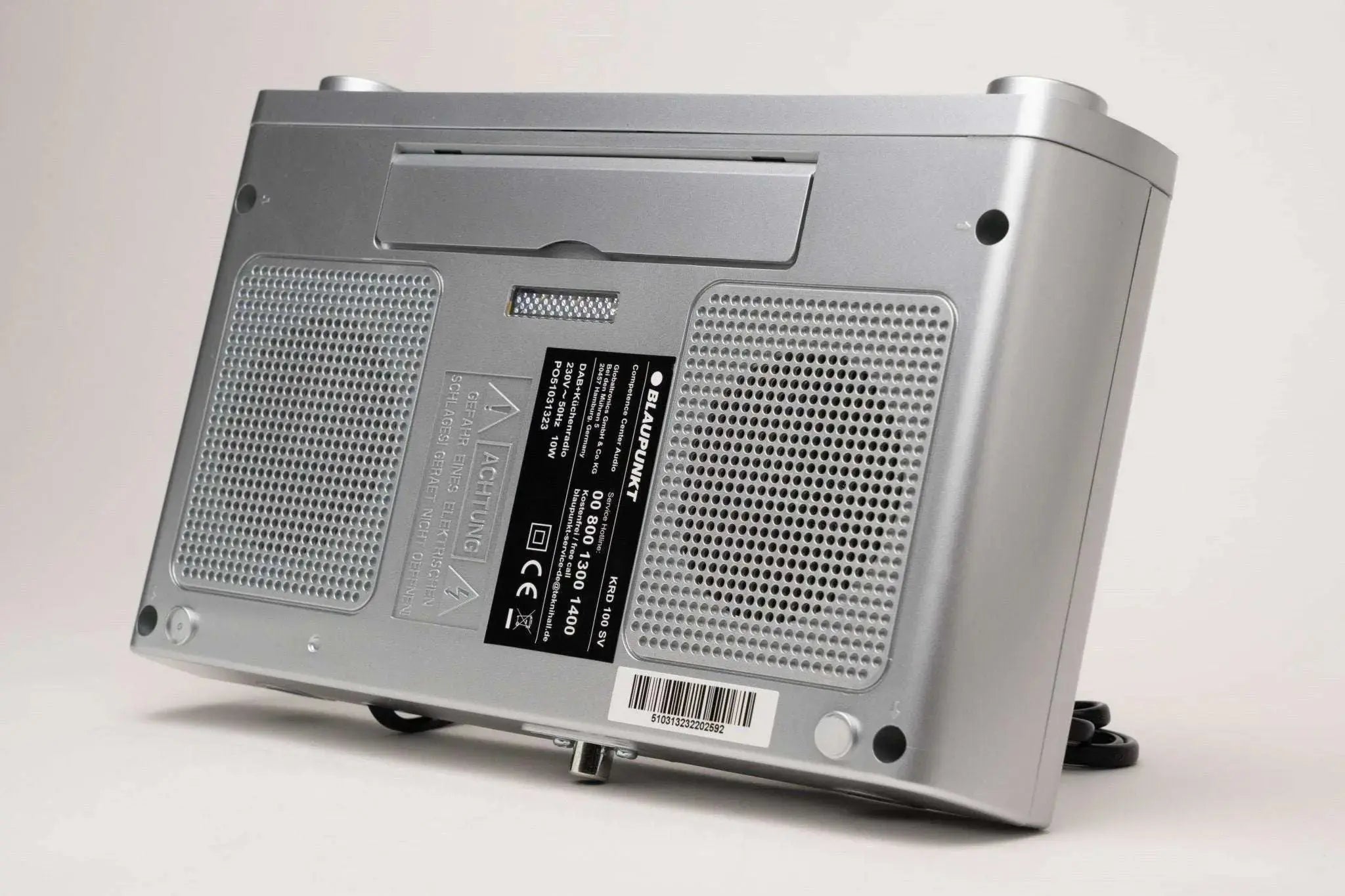 Rückansicht des silbernen Küchenradios mit DAB+ und Bluetooth KRD 100 von Blaupunkt
