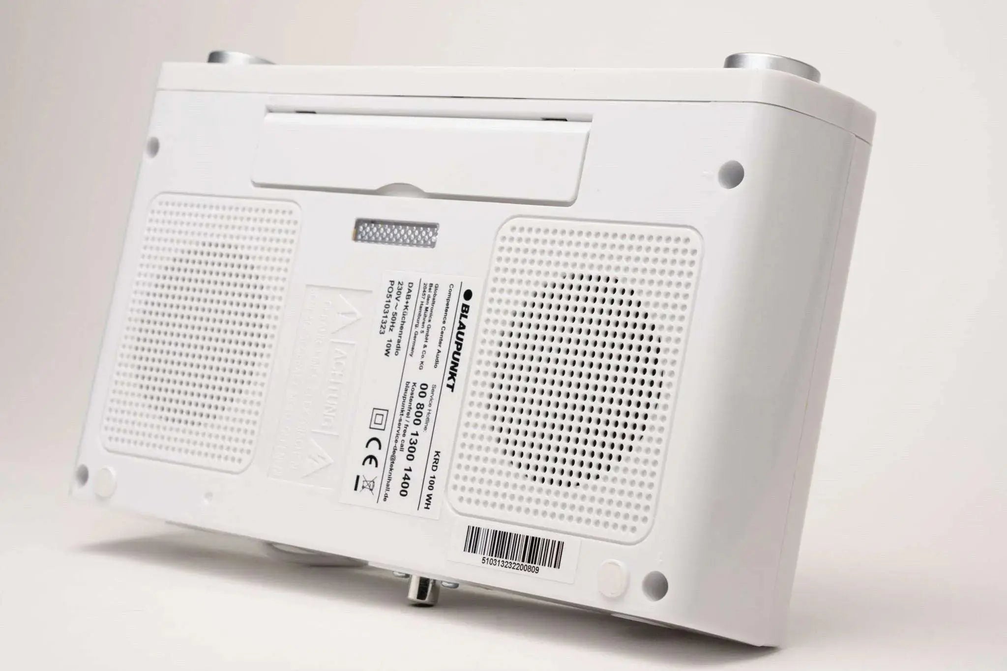 weißes Küchenradio mit DAB+ und Bluetooth, Rückseite mit Lautsprechern und Anschlussports, Küchenunterbauradio KRD 100