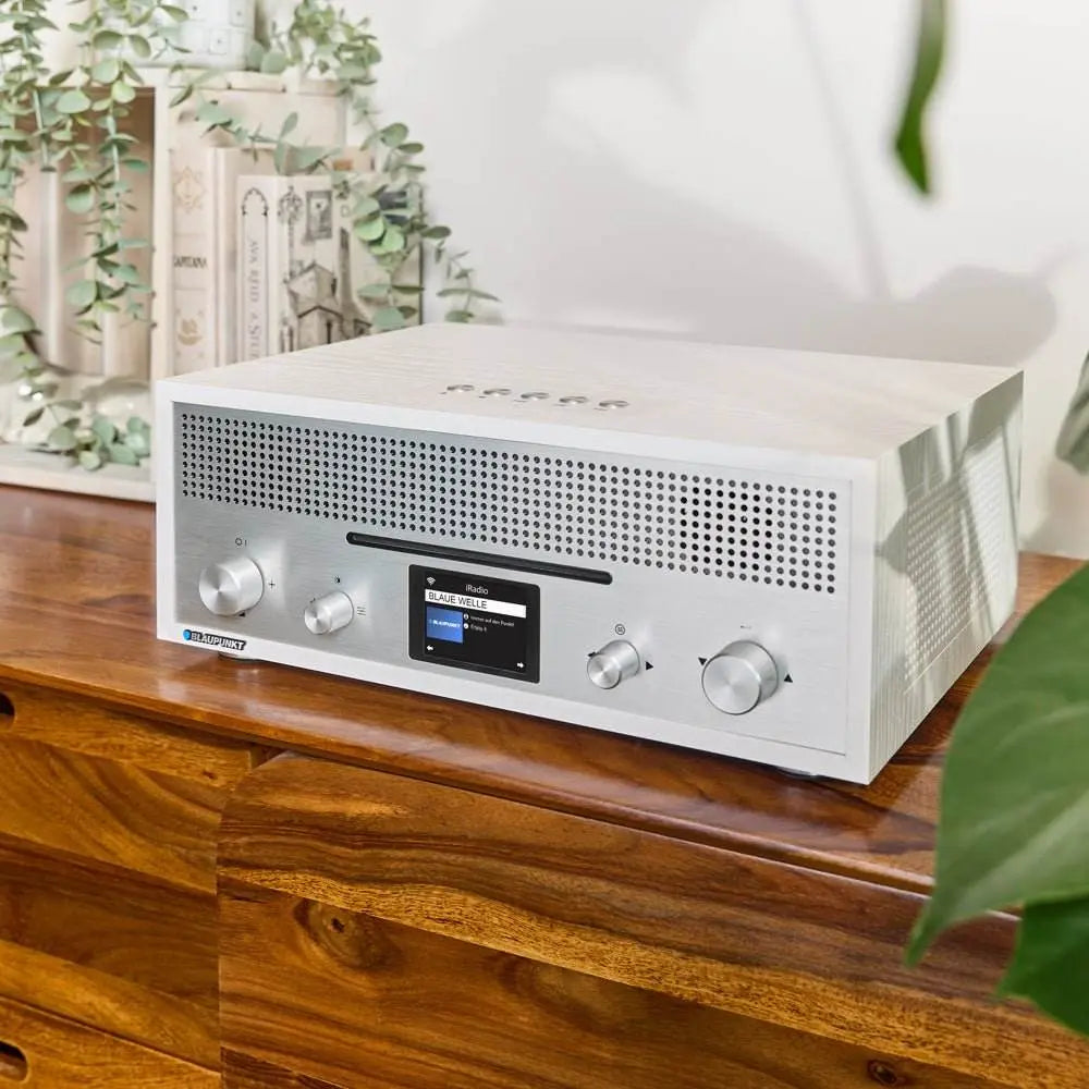 Blaupunkt MILANO weißes Nostalgie Internetradio mit CD-Player und Aluminiumfront auf Holzmöbel