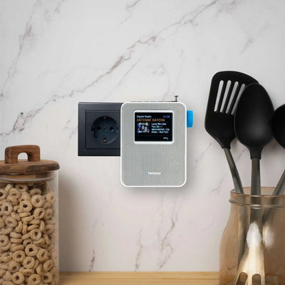 Kompaktes Steckdosenradio mit Bluetooth, DAB+ Empfang und USB-Ladefunktion, ideal für Küche und Wohnzimmer