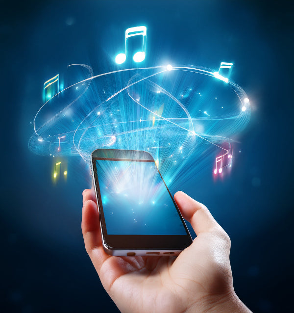Abbildung eines Smartphones, aus dem blaue Lichtstrahlen und Musiknoten hervorgehen.