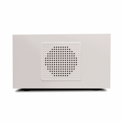 Weißes Nostalgieradio mit DAB+ und Bluetooth im Retrodesign mit Holzkorpus und Aluminiumfront